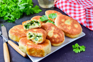 Pierożki z cebulą i jajkiem na kefirze przepis ze zdjęciami krok po kroku