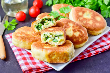 Pierożki z cebulą i jajkiem na kefirze przepis ze zdjęciami krok po kroku