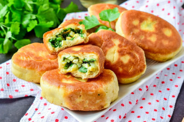 Pierożki z cebulą i jajkiem na kefirze przepis ze zdjęciami krok po kroku