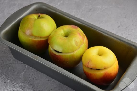 Jabłka pieczone z jagodami i miodem: zdjęcie przygotowania przepisu, krok 4